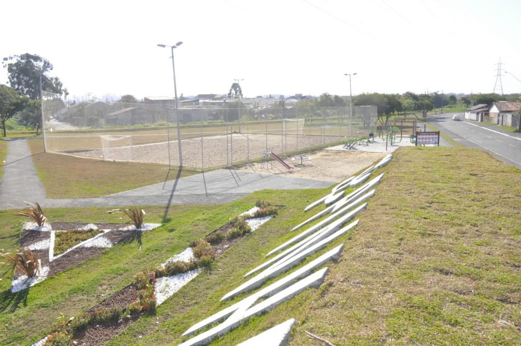Pinhais conta com mais uma área de lazer 1 Praça