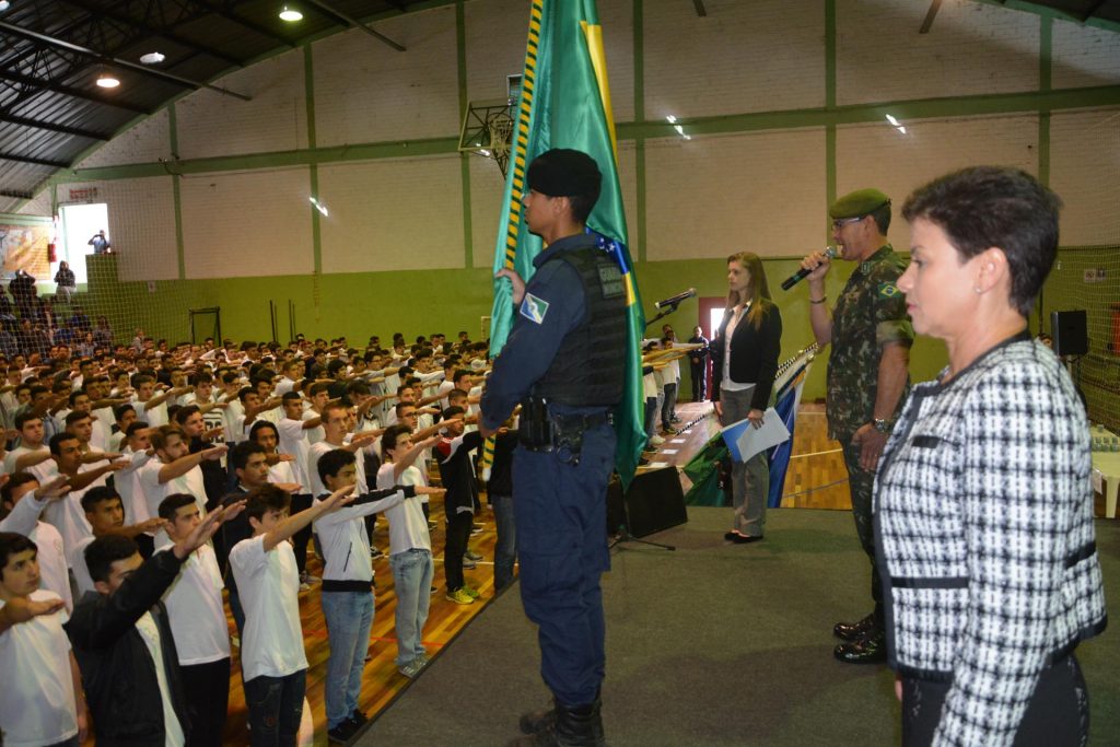 Certificados de dispensa de incorporação do Serviço Militar são entregues aos jovens de Pinhais 1 @Juramento