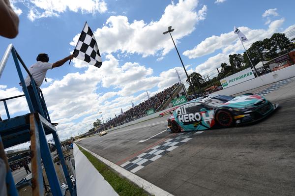 Stock Car em Curitiba tem vitórias de Felipe Fraga e Lucas di Grassi 4 334920 779983 dud 3162 web
