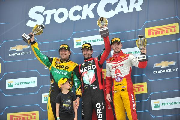 Stock Car em Curitiba tem vitórias de Felipe Fraga e Lucas di Grassi 5 334920 779985 dub 8496 web