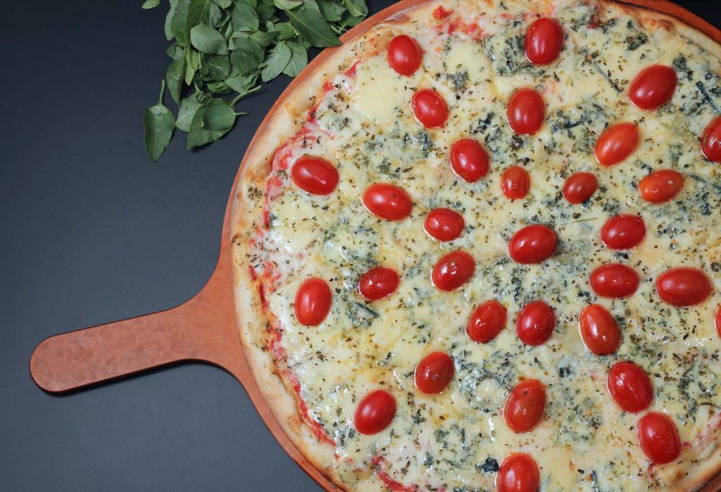 Gorgonzola com Tomate Cereja Mussarela, gorgonzola e tomate cereja.