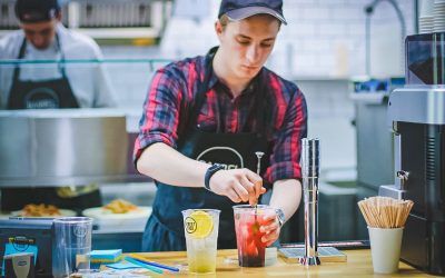 Pequenos negócios são a principal porta de entrada para o primeiro emprego