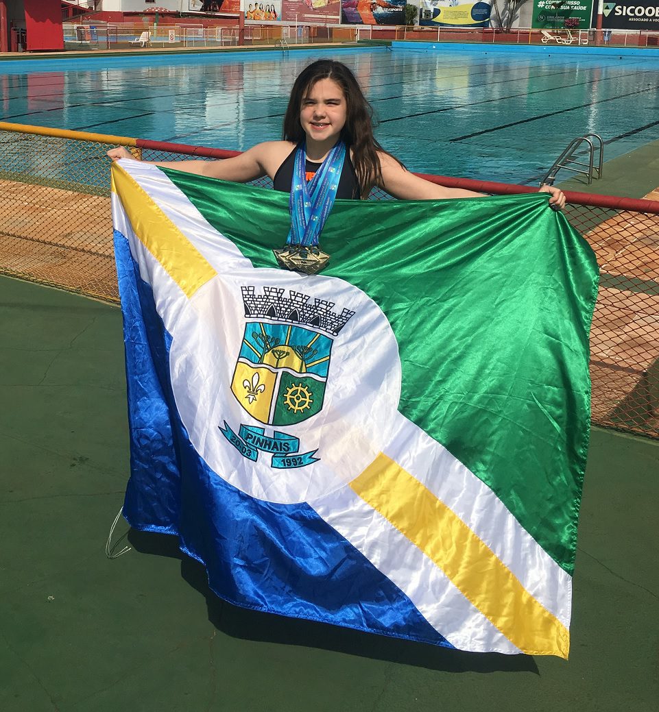 Anna Julia Pinhais natação