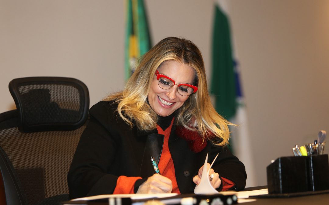 Cida Borghetti anuncia o 13º dos servidores para 10 de dezembro