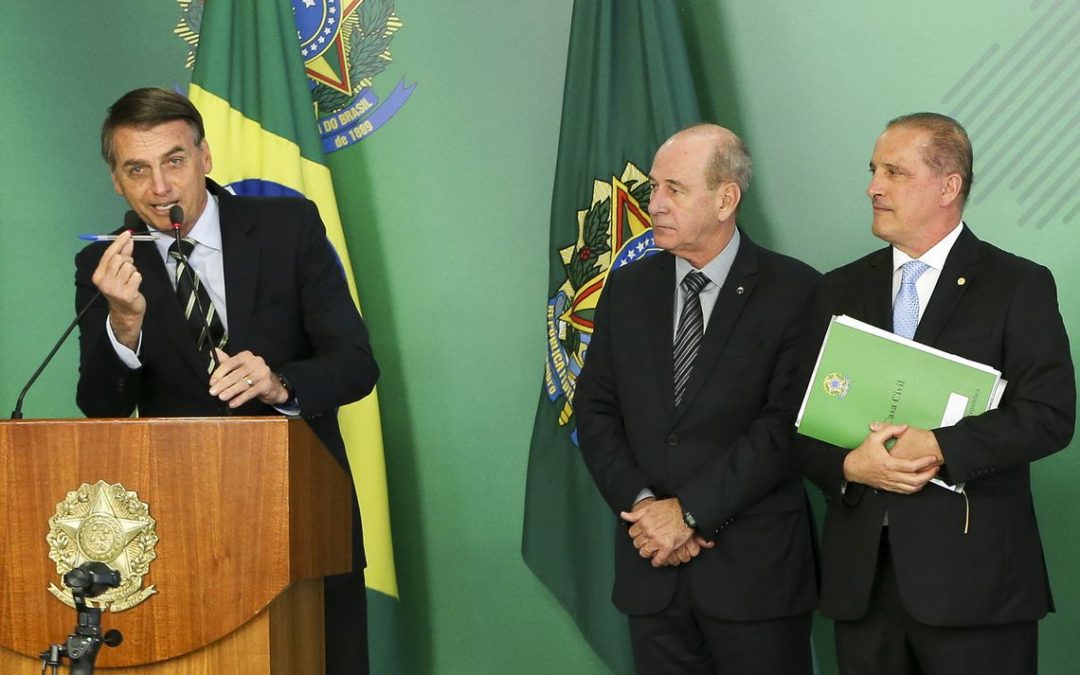 Bolsonaro: decreto devolve ao povo liberdade de decidir sobre armas