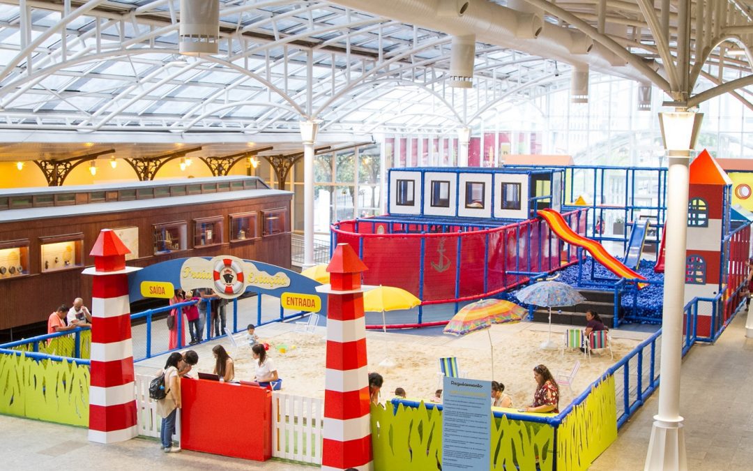 Com areia natural e mar de bolinhas, Praia do Estação chega a sua terceira edição em Curitiba