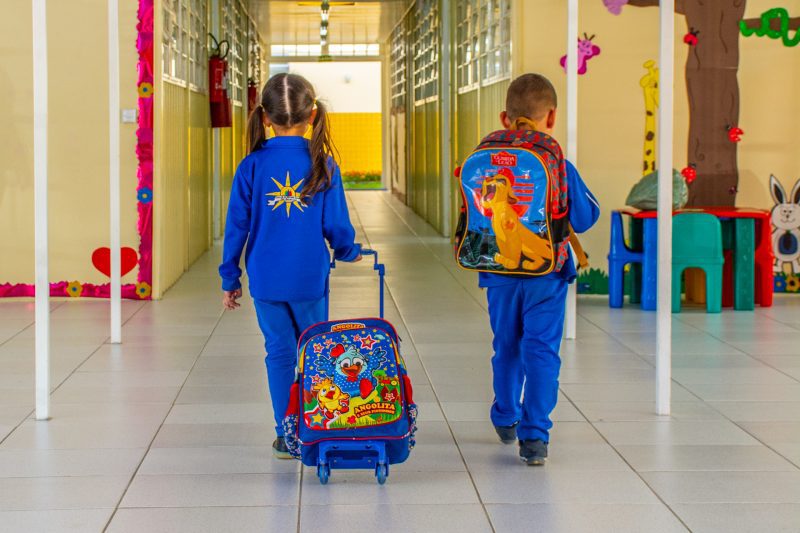 Segunda-feira é dia de retorno às aulas em Pinhais 1 Retorno das aulas e1549640988457