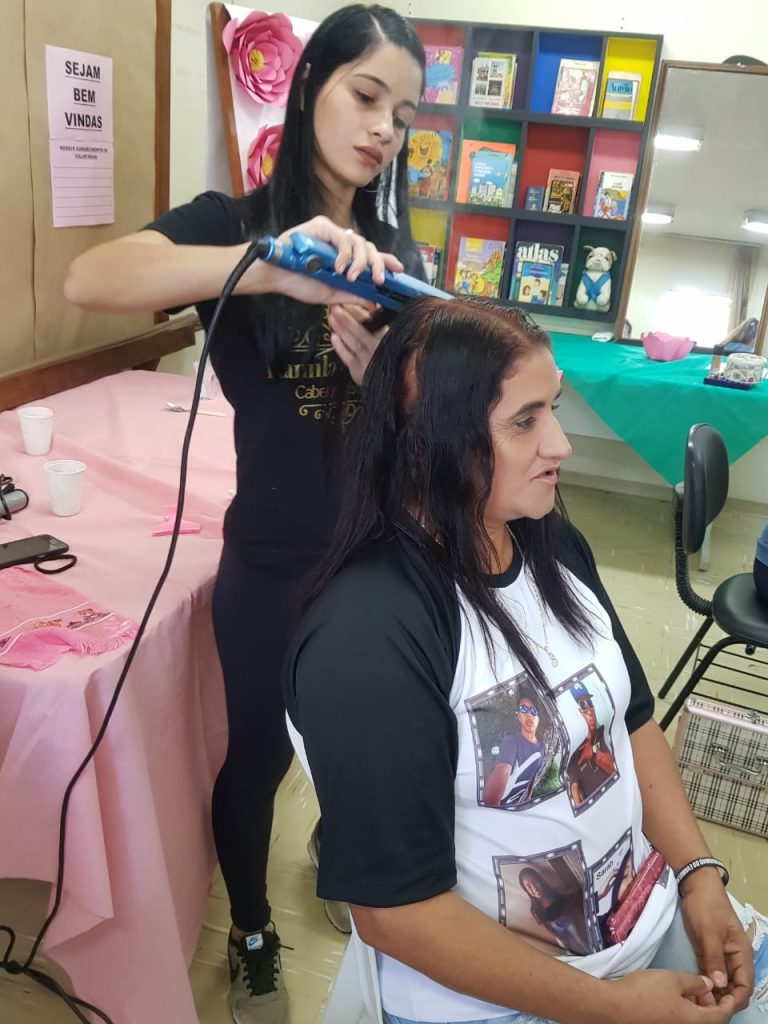 Salão de Pinhais e CRAS do Bairro Alto promovem dia de beleza voluntário. 6 kamila camargo cras bairro alto 6