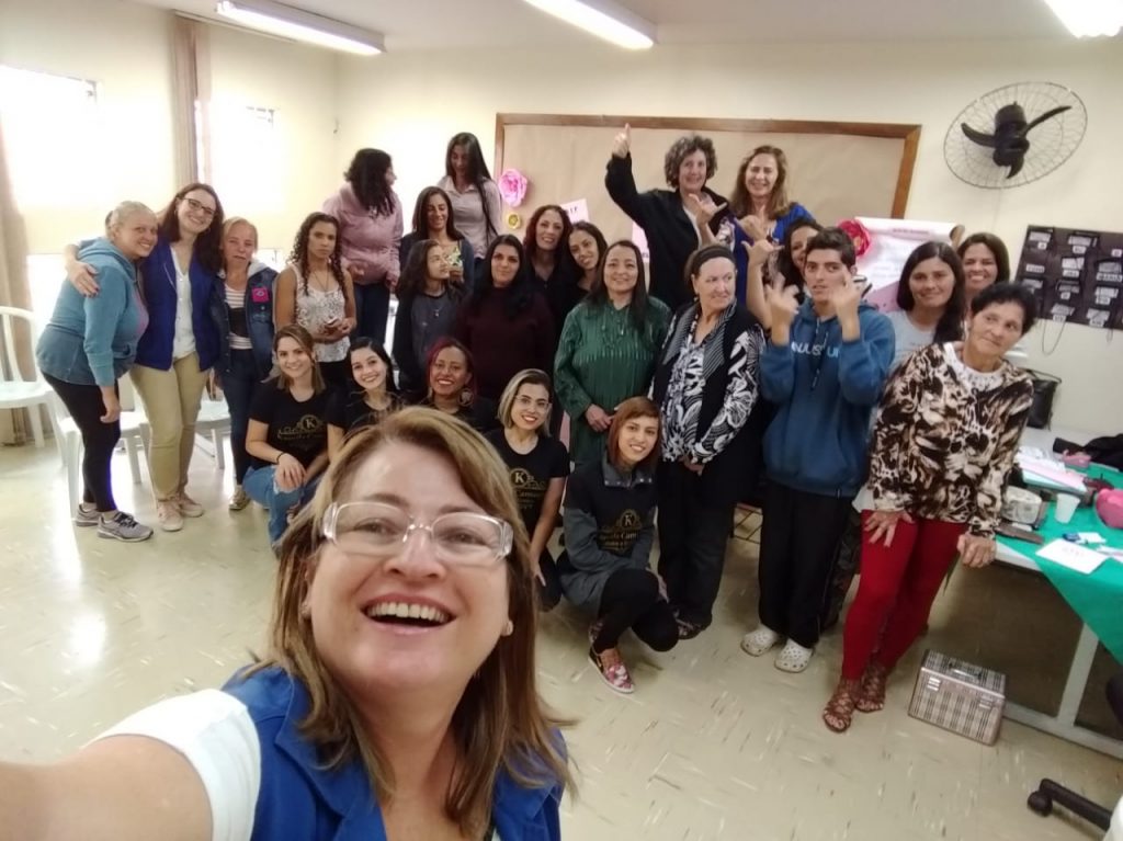 Salão de Pinhais e CRAS do Bairro Alto promovem dia de beleza voluntário. 7 kamila camargo cras bairro alto 7