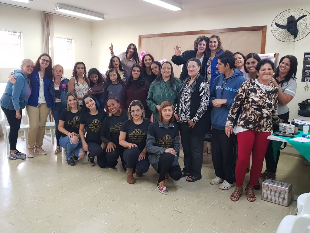 Salão de Pinhais e CRAS do Bairro Alto promovem dia de beleza voluntário. 9 kamila camargo cras bairro alto 9