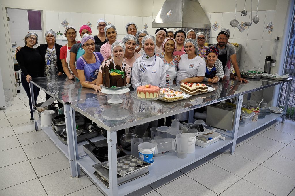 Prefeitura de Pinhais abre inscrições para curso de preparo e decoração de bolos 1 Curso decoração de Bolo Pinhais