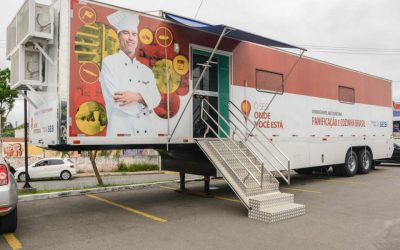 Unidade móvel do SENAI oferece cursos de técnicas de Fabricação de Pizzas e Elaboração de Salgados