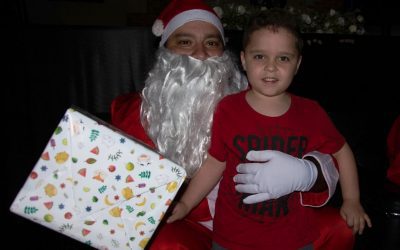 Papai Noel dos Correios realiza sonhos dos alunos da rede municipal de ensino em Pinhais