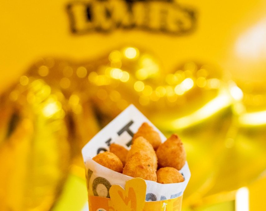 Aniversário Coxinha Lovers: loja distribui dez mil coxinhas de graça neste sábado (25), em Curitiba