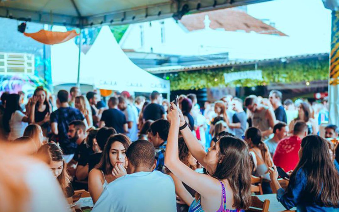 Evento gratuito reúne música ao vivo com o grupo Djambi, gastronomia e chopes artesanais neste domingo (19)