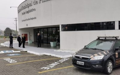 PF cumpre 4 mandados de busca em operação contra fraude eleitoral envolvendo vereadora de Pinhais