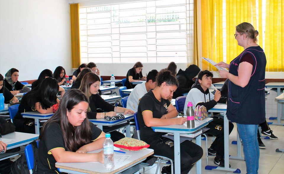 Matrículas para a rede estadual reabrem nesta sexta-feira (8) 1 matriculas colegios estaduais pinhais 1