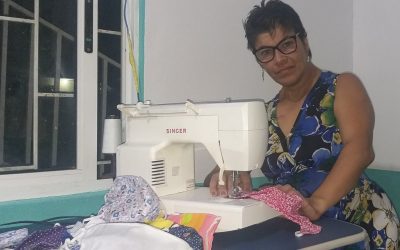 Preocupada em ajudar as pessoas na pandemia, moradora de Pinhais confeccionou mais de 1700 máscaras para doação