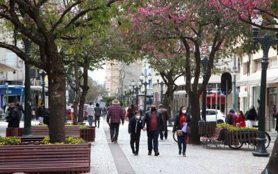 Decreto estende horário de funcionamento do comércio e reduz toque de recolher