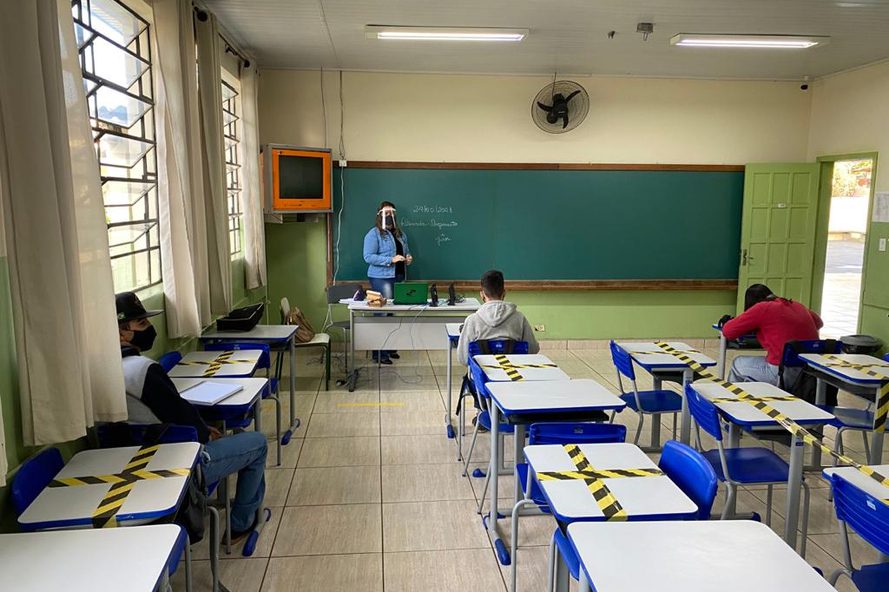 Escolas Estaduais de Pinhais voltaram às aulas presenciais no modelo Híbrido