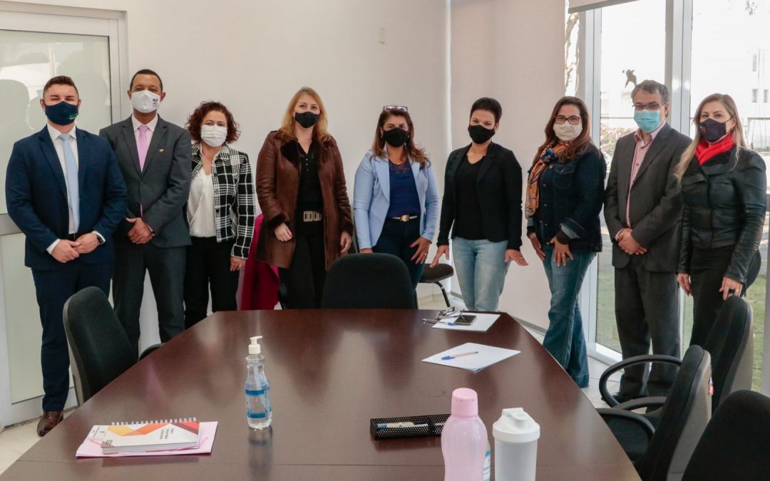 Prefeitura de Pinhais e OAB/SJP firmam termo de cooperação técnica para ampliar atendimento jurídico à população