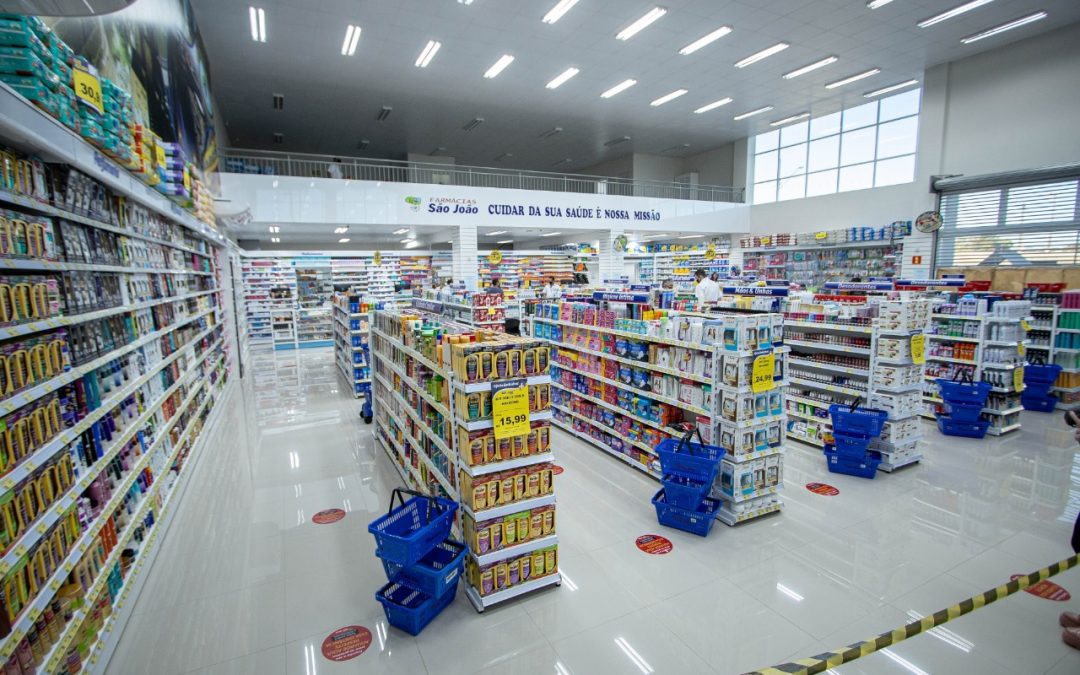 Maior rede de farmácias do Sul do Brasil inaugura primeira loja em Pinhais