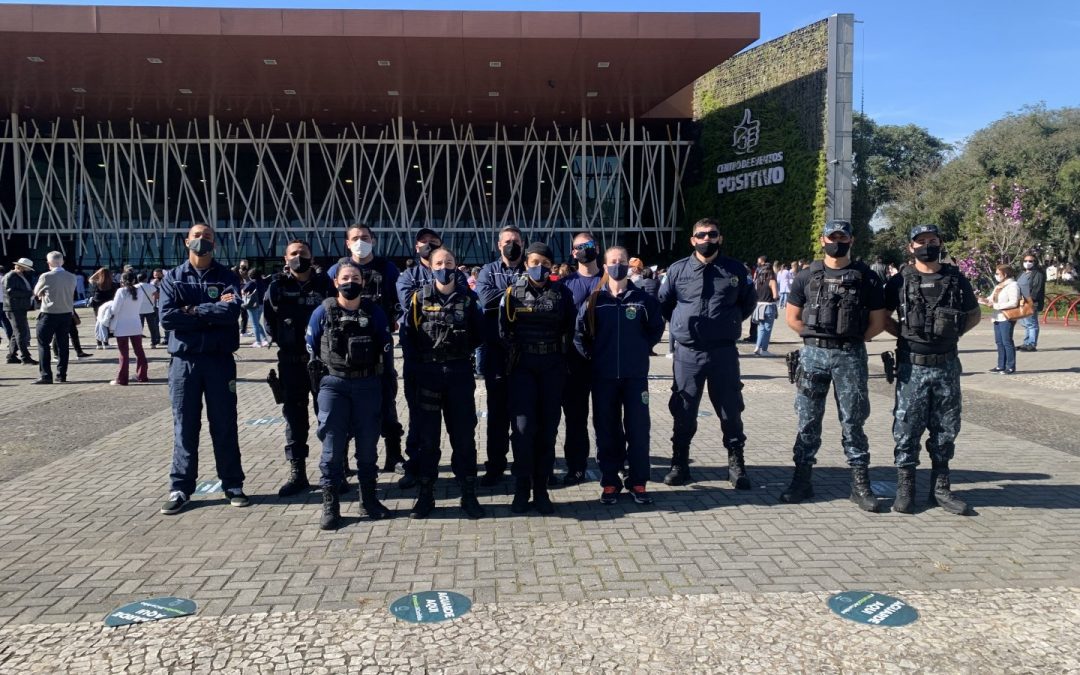 Guardas municipais e agentes da defesa civil de Pinhais são vacinados contra a Covid-19