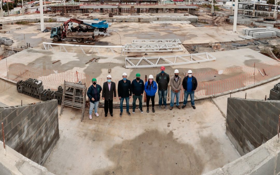 Integrantes da Federação Paranaense de Ciclismo visitam as obras do Complexo Esportivo de Pinhais