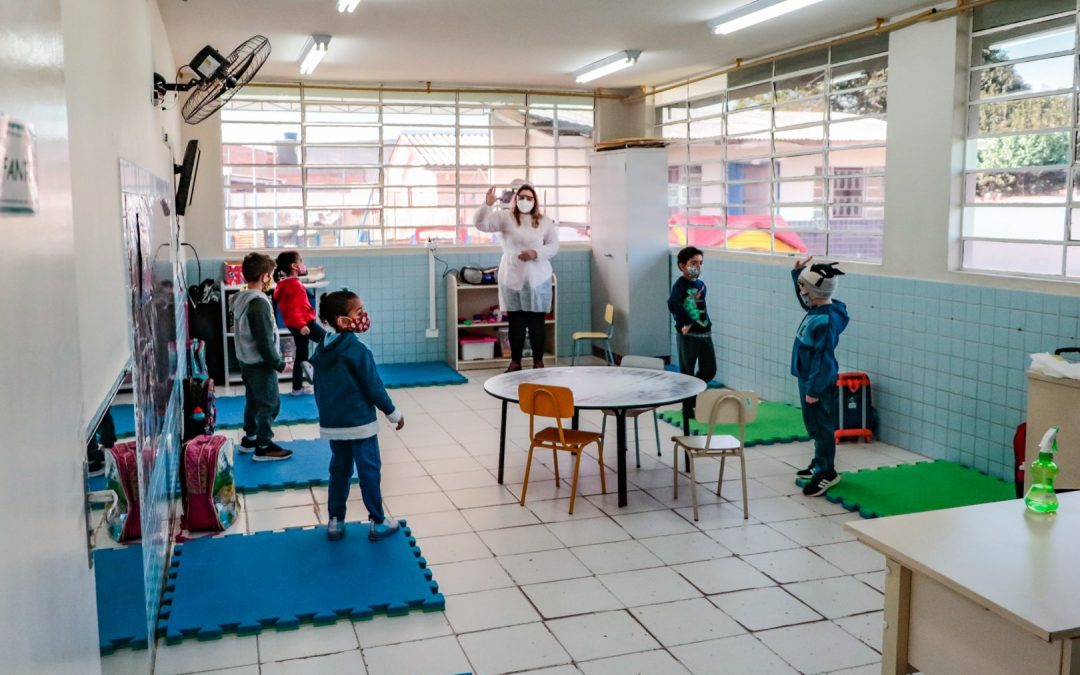 Aulas da rede municipal de ensino de Pinhais retornaram nesta segunda-feira (26)
