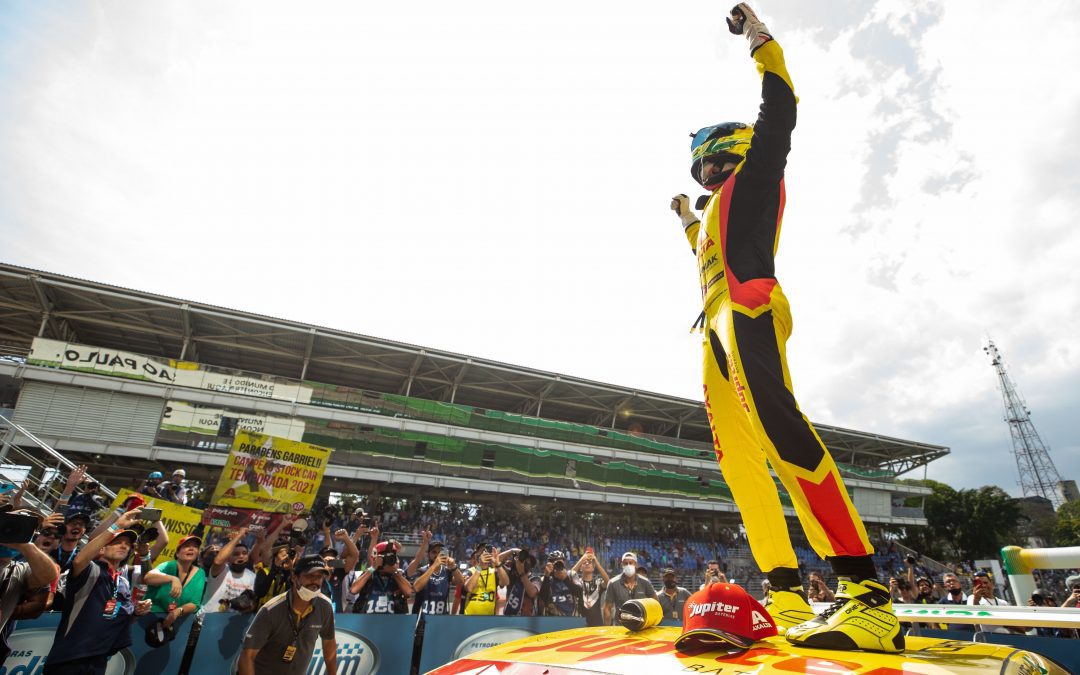 Paranaense de 26 anos, Gabriel Casagrande conquista título da Stock Car