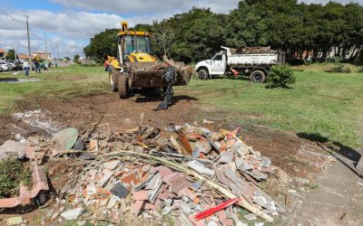 Mutirão promove limpeza de área ambiental e trabalho de conscientização no bairro Alto Tarumã