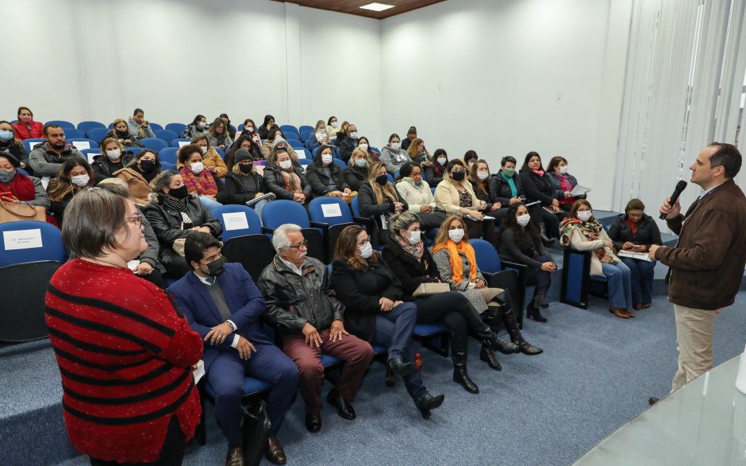 Diretores da rede municipal e estadual de ensino de Pinhais se reúnem para debater integração