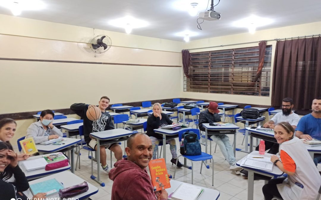 Colégio Oscar está com matrículas abertas para a EJA