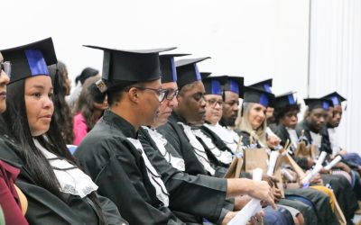 Secretaria de Educação promove formatura com alunos da EJA de Pinhais