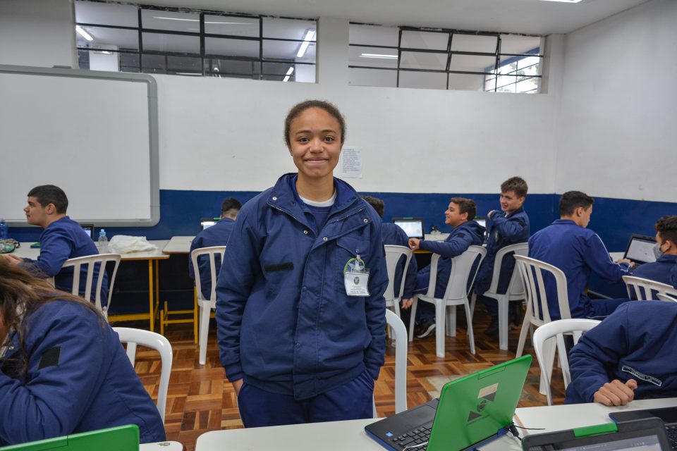 Estudantes de Pinhais conquistam medalhas de ouro em Olimpíadas Científicas 2 aline pereira borges e1661524499860
