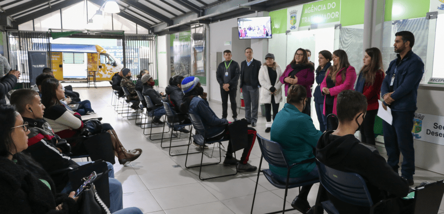 Dia do Primeiro Emprego mobiliza jovens na Agência do Trabalhador de Pinhais 1 empregos pinhais 1