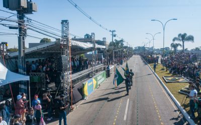 Desfile da Independência movimentou oito mil pessoas no centro de Pinhais
