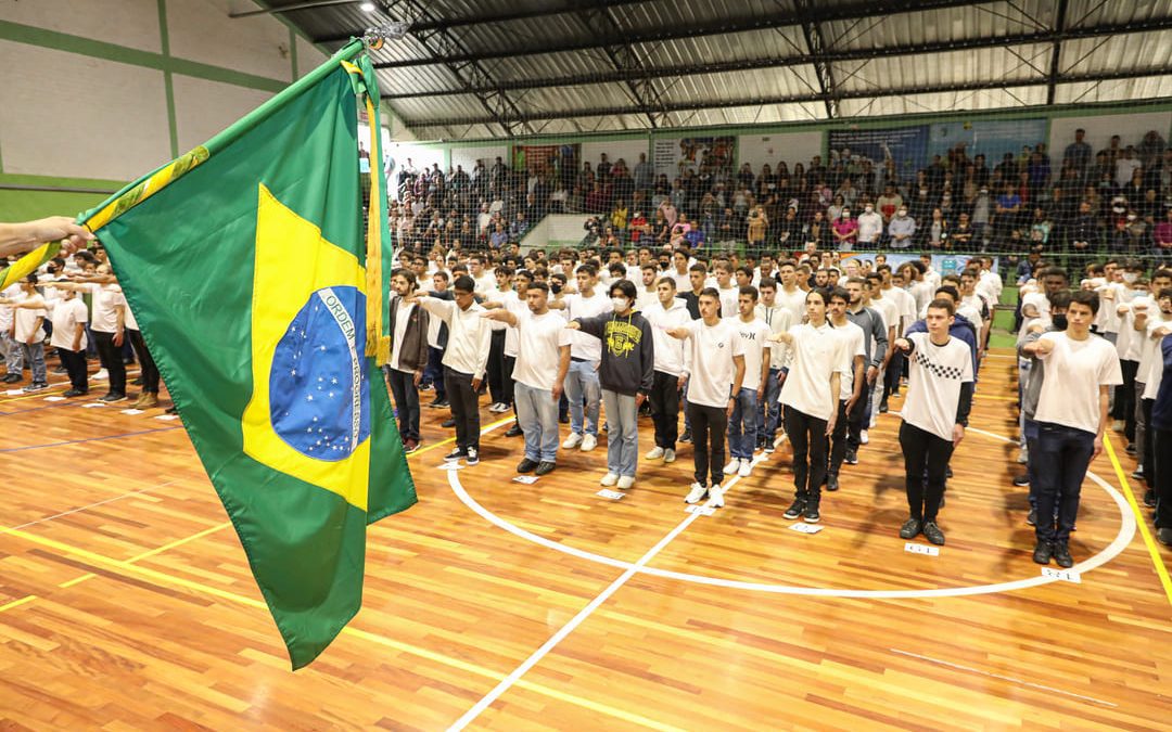 Cerimônia de Juramento à Bandeira é realizada no município