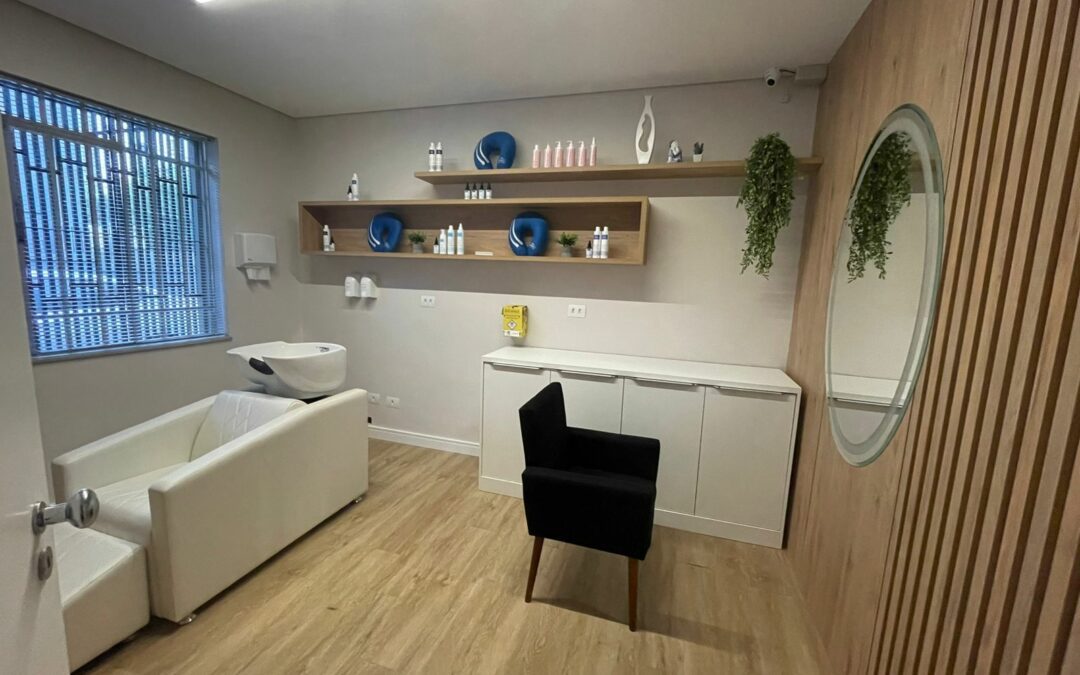 Malvino Salvador inaugura nova unidade da Mais Cabello em Curitiba