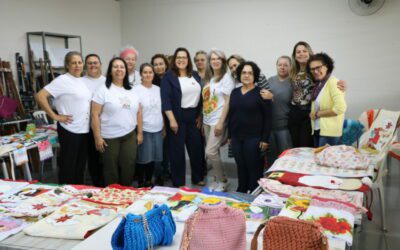 Alunos das oficinas da Secretaria de Cultura, Esporte e Lazer fazem apresentações de produtos artesanais