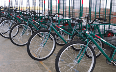 Catadores de material reciclável de Pinhais ganham triciclos para trabalhar