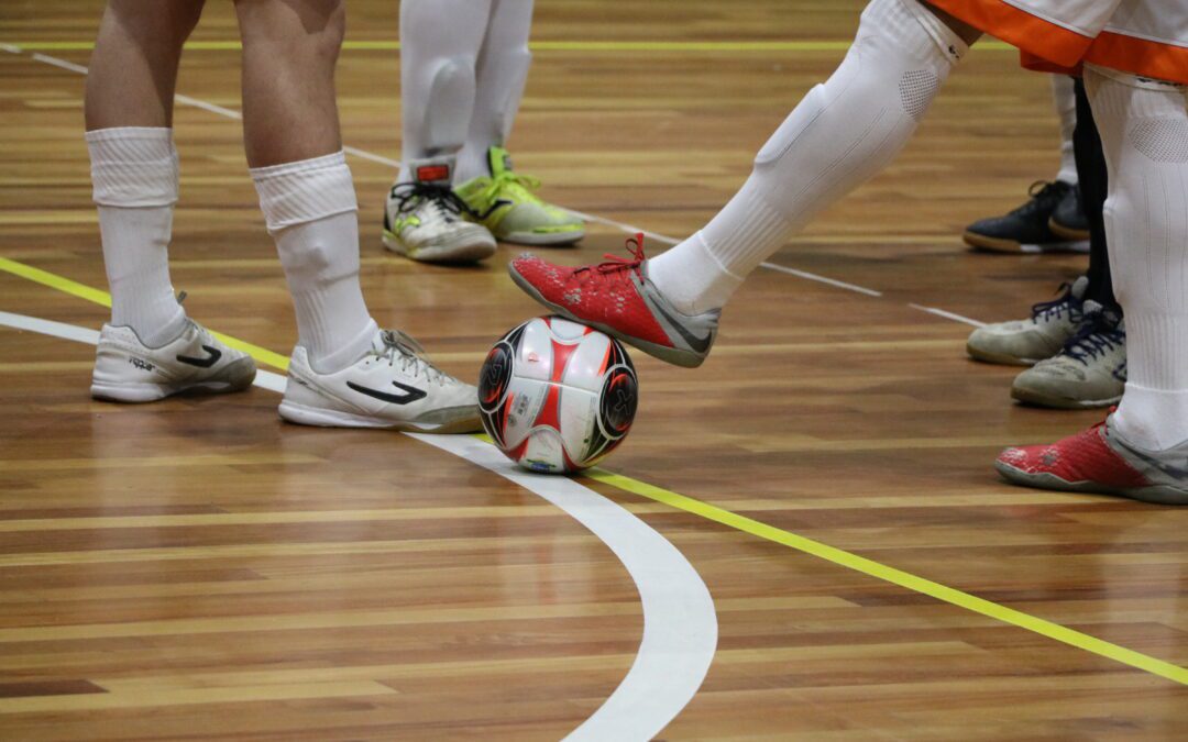 Jogos definem os finalistas da 23ª Copa Pinhais de Futsal