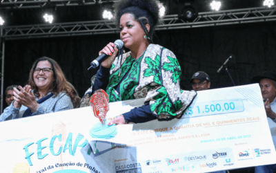 Melhor vocalista em 2022, Janine Mathias convida artistas para participarem do Fecapi