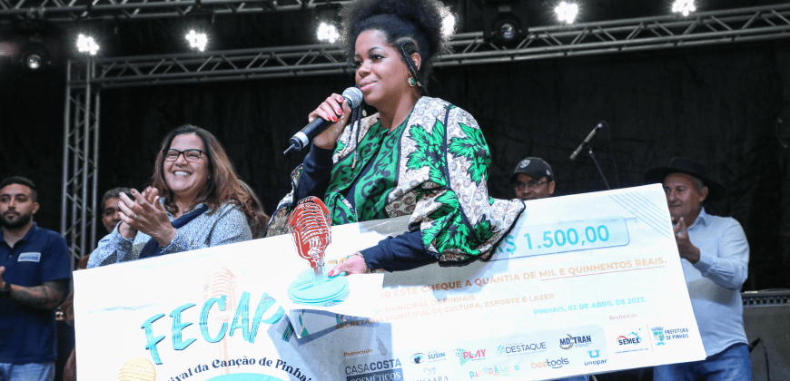 Melhor vocalista em 2022, Janine Mathias convida artistas para participarem do Fecapi Melhor vocalista em 2022, Janine Mathias convida artistas para participarem do Fecapi