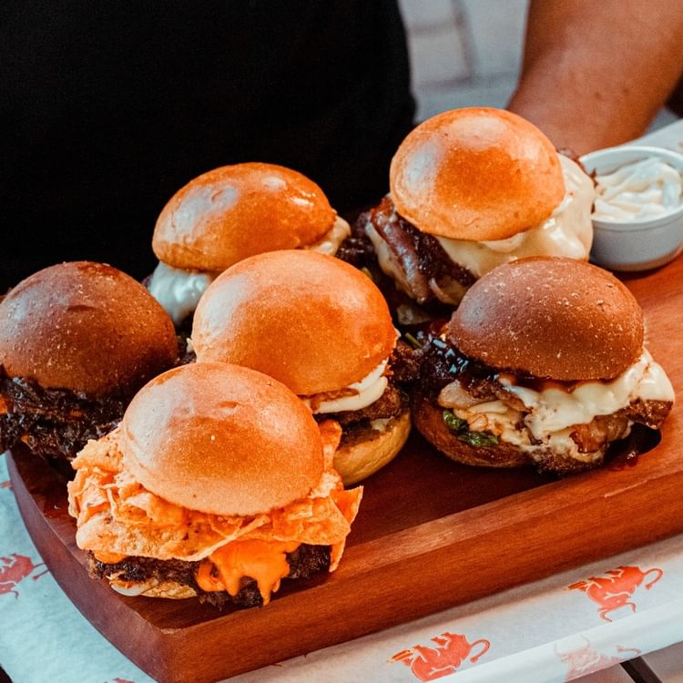 Está chegando um novo espaço Gastronômico em Pinhais! 1 salamanca smash burgers2