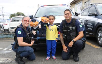 Júlio e Júlia, os fantoches da Patrulha Escolar de Pinhais, fazem o maior sucesso com a criançada