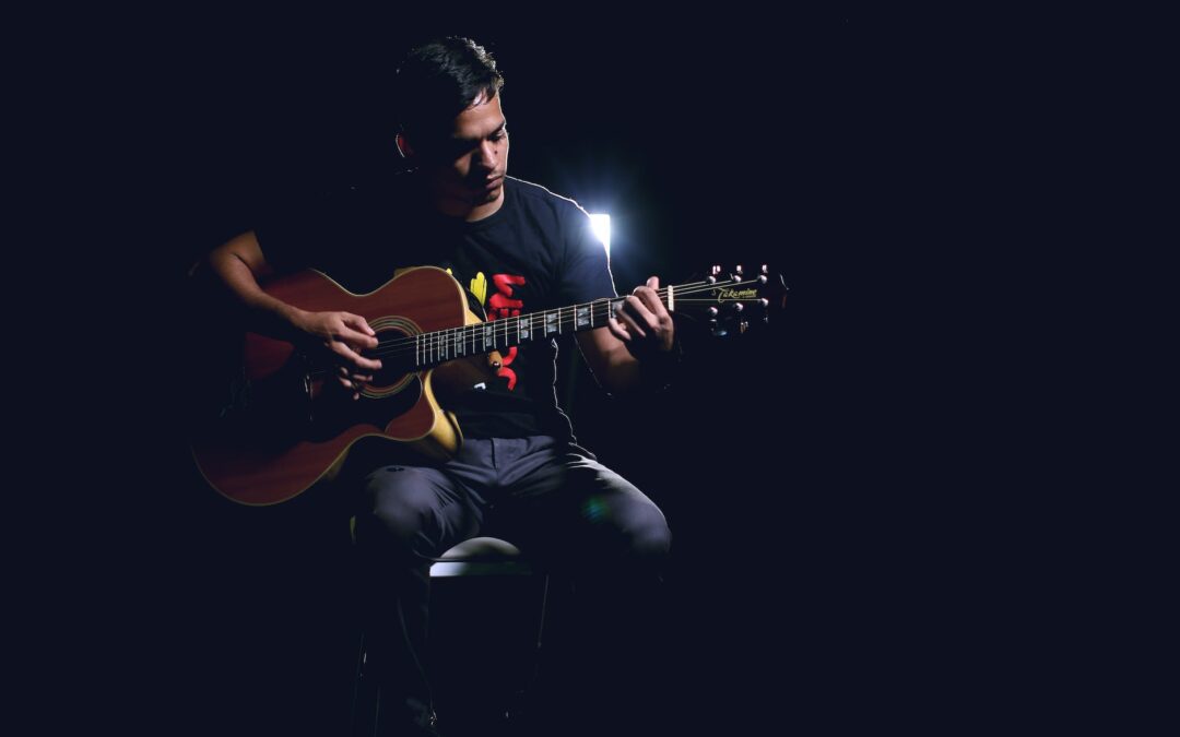 Tocar Instrumentos: 4 vantagens de aprender durante a infância