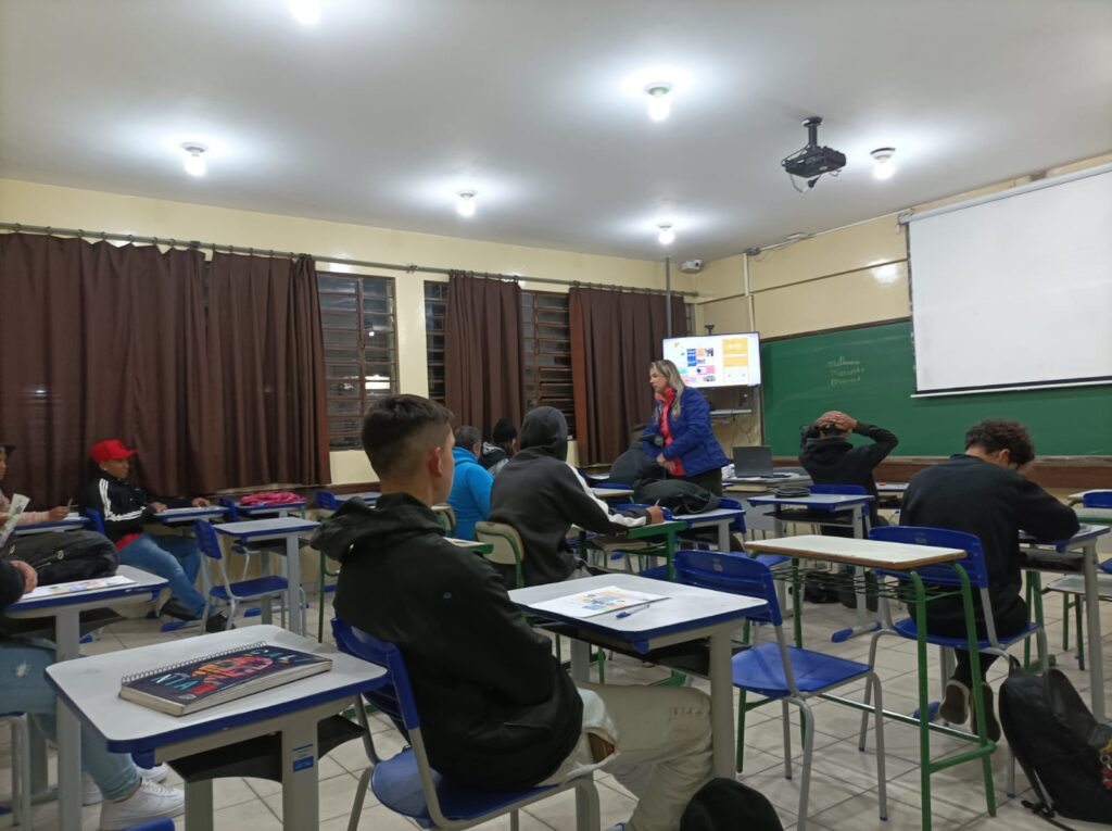 Abertas as matrículas para o segundo semestre da EJA no Colégio Oscar 1 eja oscar pinhais 2