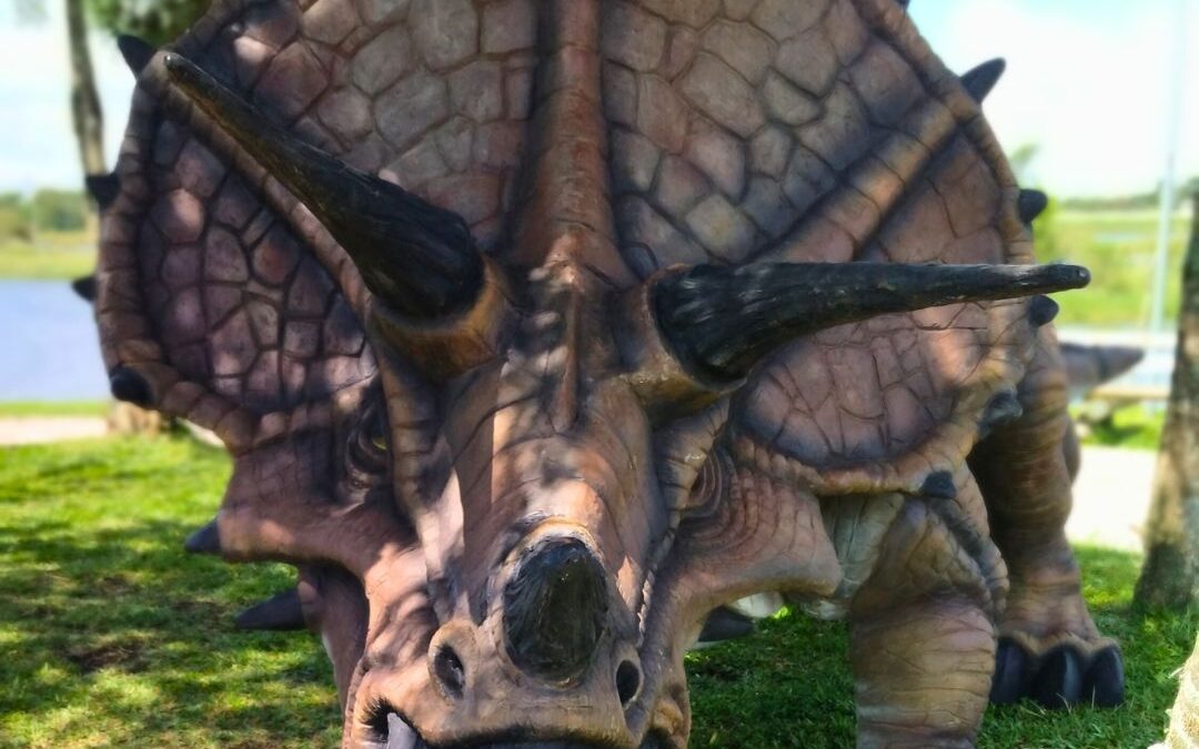 Parque dos Dinossauros volta a Pinhais para celebrar aniversário da cidade com novidades!