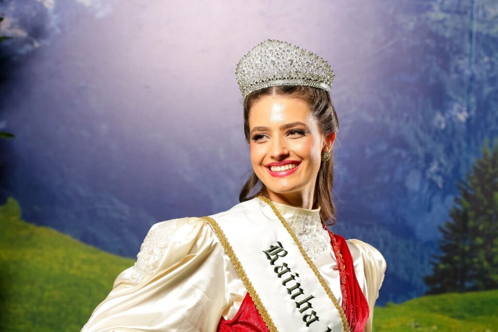 Oktober Curitiba abre inscrições para o Concurso da Realeza 2024 1 Rainha Victoria Reckziegel